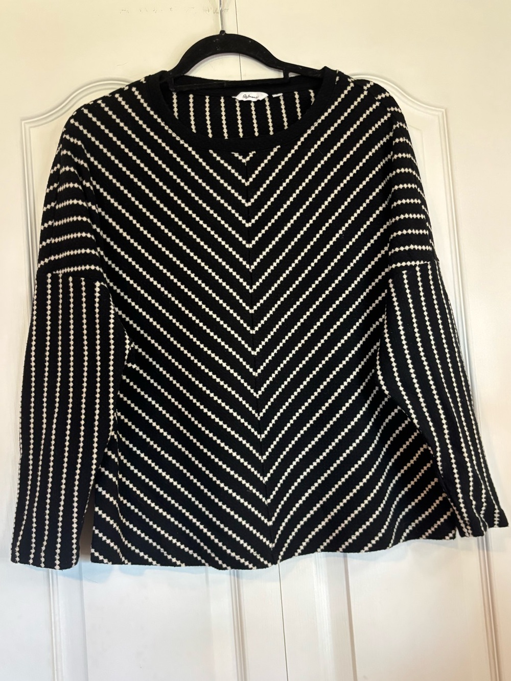 Reitmans Black & White Chevron Stripe Knit Sweater